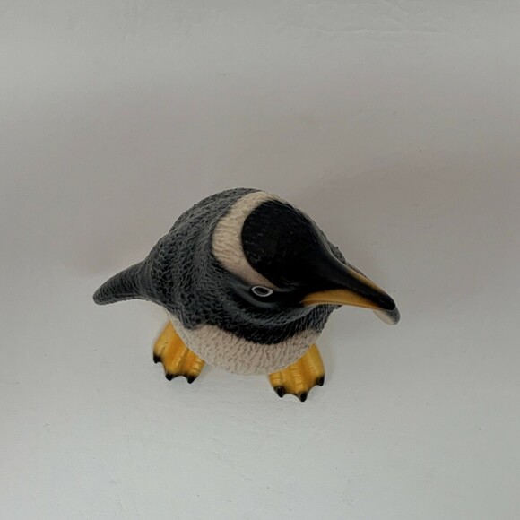 Harvey Knox Penguin 5 1/2" Figurine H604A - Picture 6 of 6